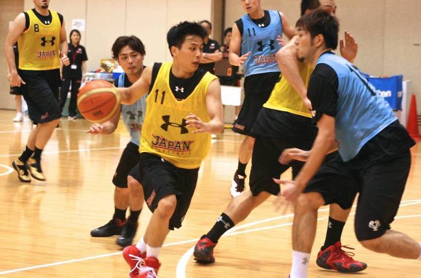 篮球运球教学基本功零基础女生,篮球8-10岁原地运球基本功