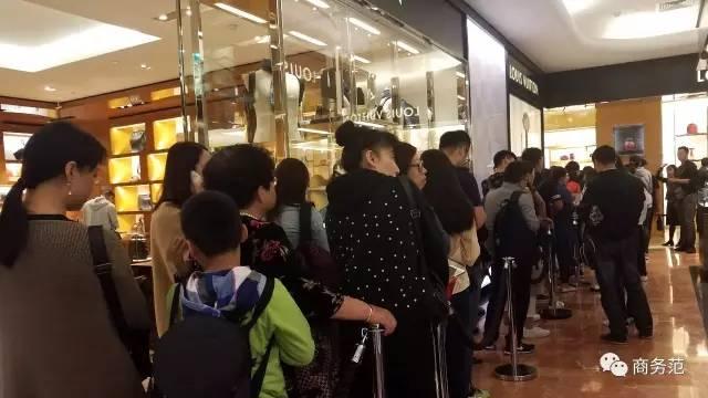 奢侈品店员会歧视顾客吗,奢侈品店员态度