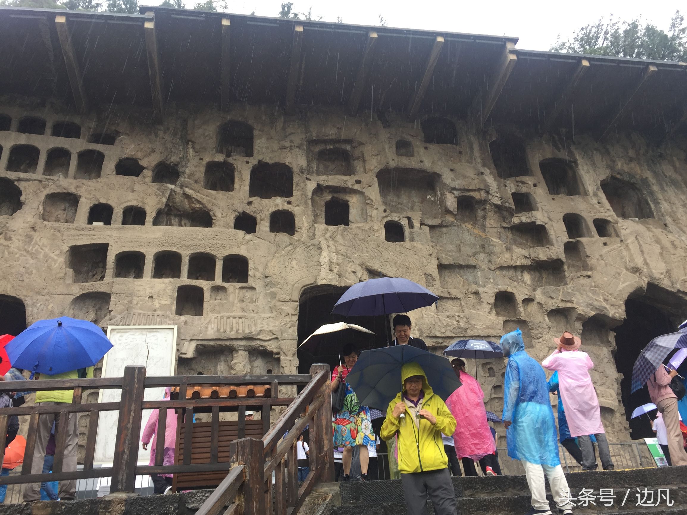 千年古都洛阳龙门石窟,被誉为东方维纳斯的是哪个石窟