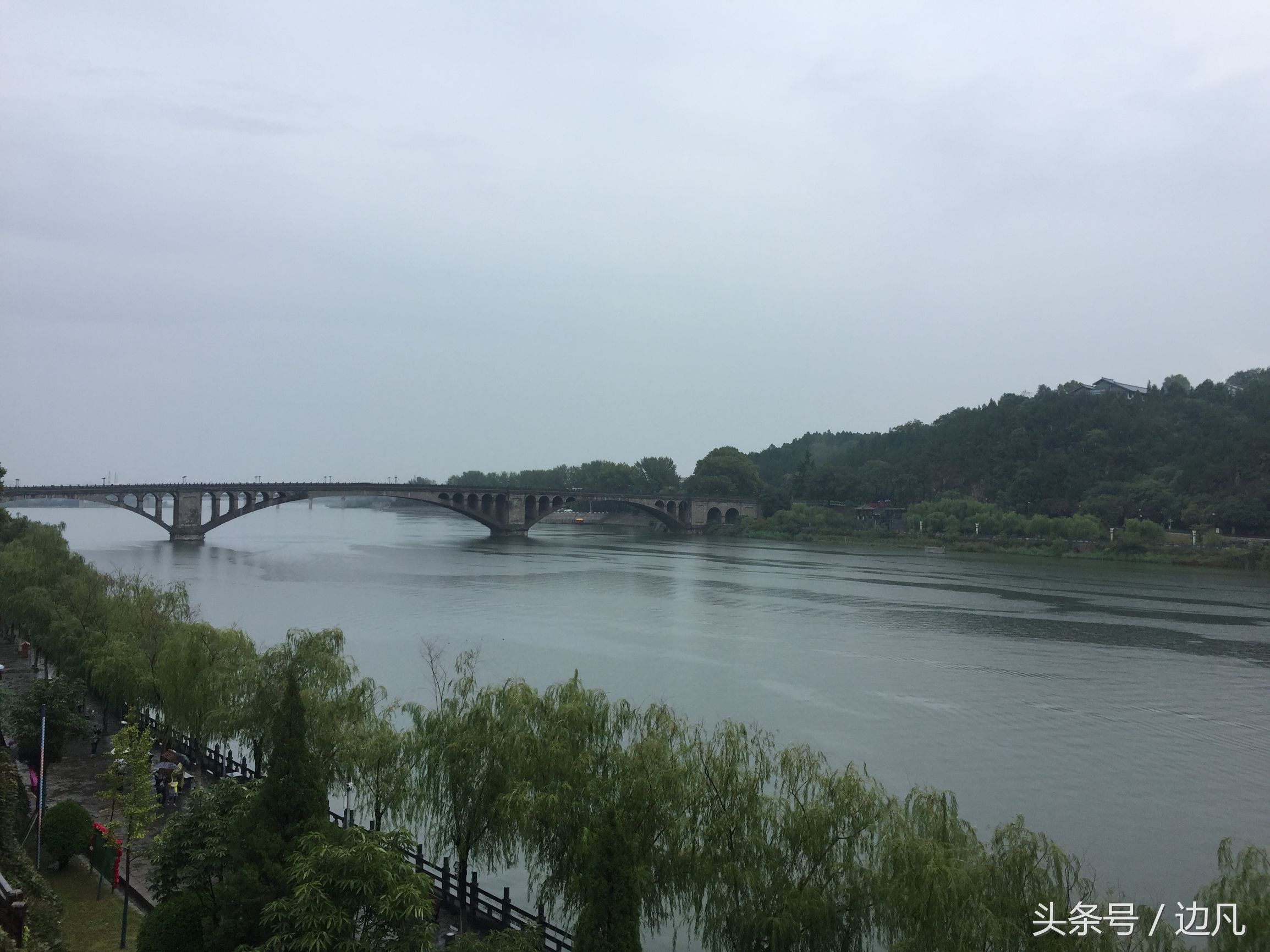 千年古都洛阳龙门石窟,被誉为东方维纳斯的是哪个石窟