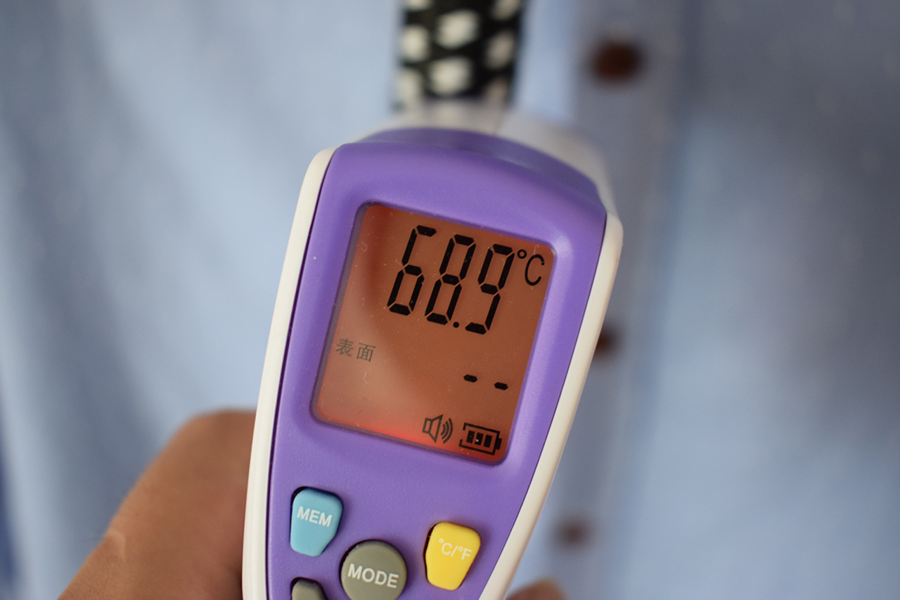 没有熨斗如何快速去除衣物褶皱,顽固褶皱的衣服没熨斗怎么办