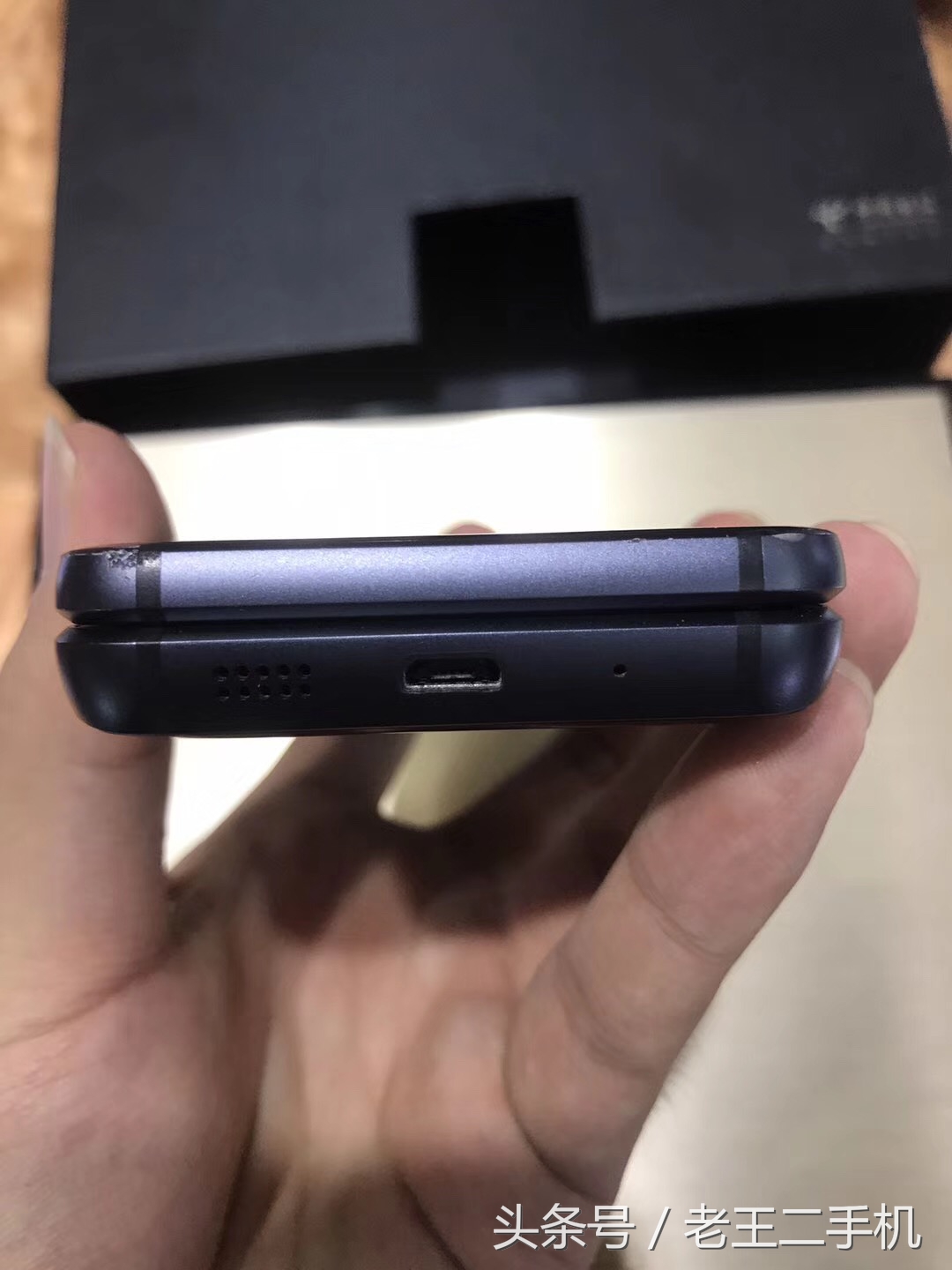 淘了两款，不得不说，三星的翻盖手机真是越做越漂亮了