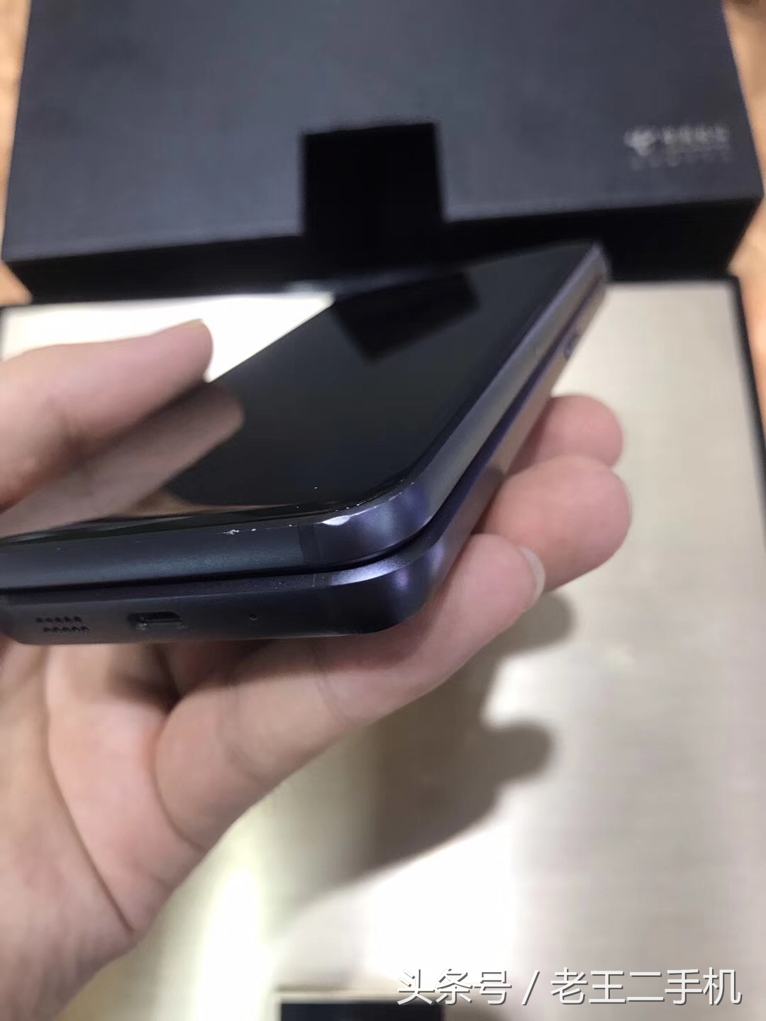 淘了两款，不得不说，三星的翻盖手机真是越做越漂亮了