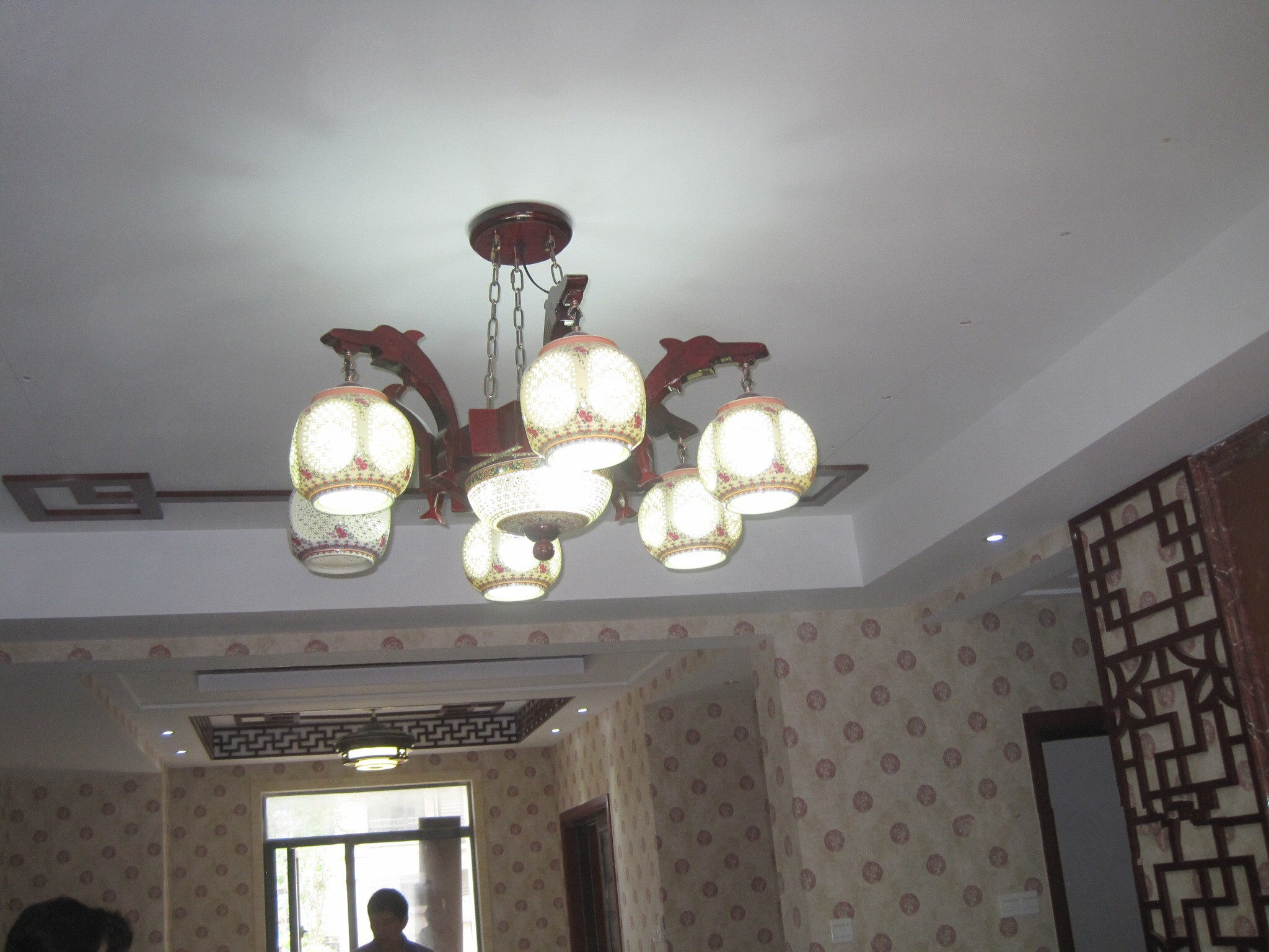 吊灯安装好需要隔一段时间维修吗,吊灯安装注意事项