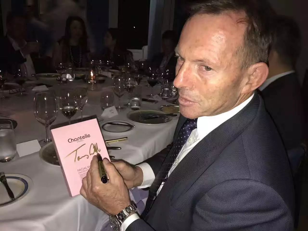 看一眼就爱上你,看一眼就爱上了是什么原因