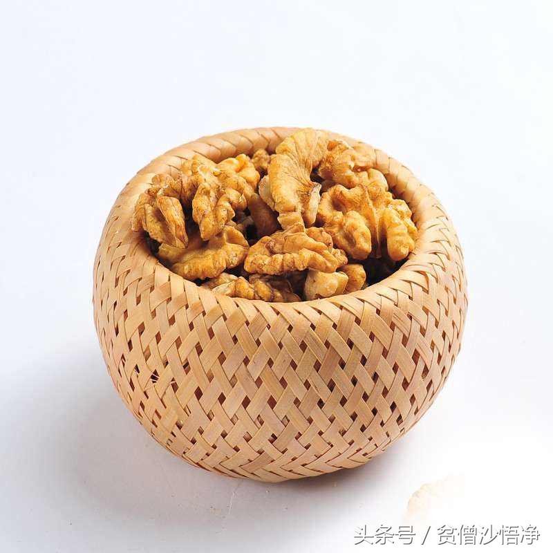 白发越来越多教你一招白发变黑发,白头发染黑天然方法