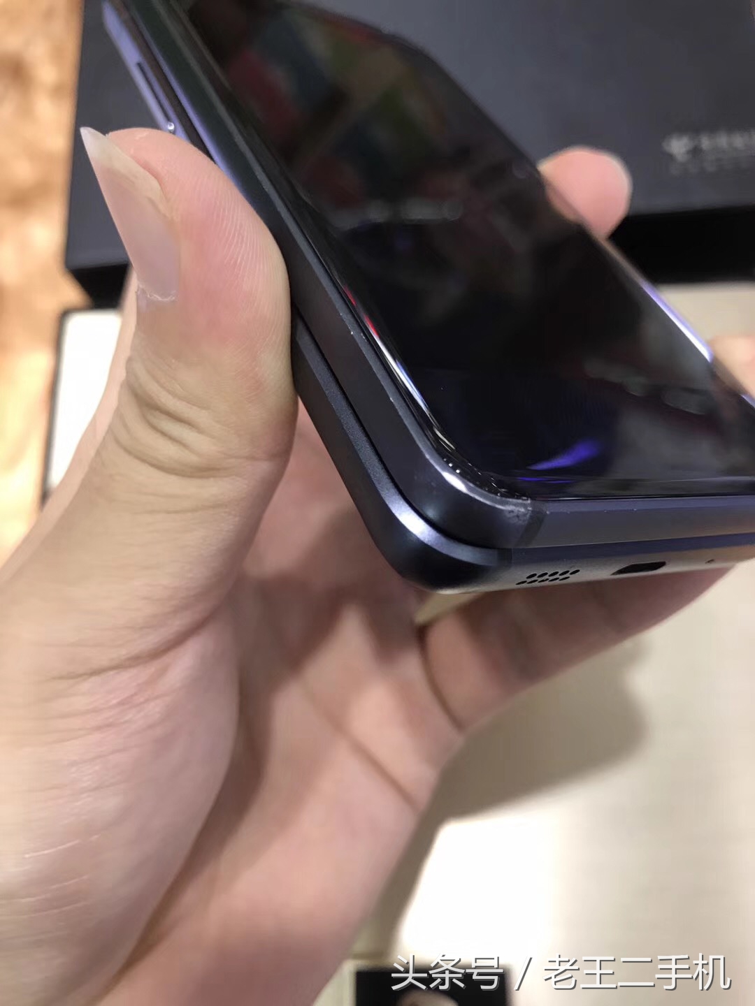 淘了两款，不得不说，三星的翻盖手机真是越做越漂亮了