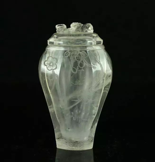 白水晶晶莹剔透发亮,晶莹剔透的水晶宝石