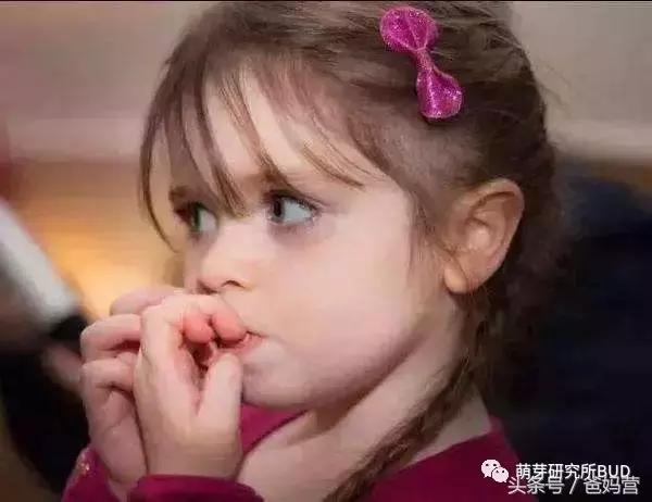 有一种瘾，叫“吃手”：如何戒掉孩子吃手的毛病？