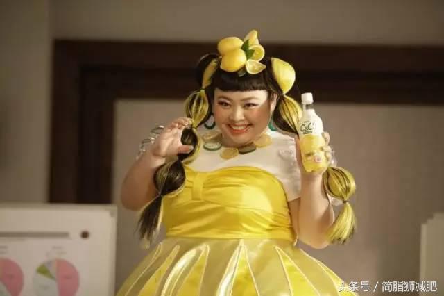 200斤女胖子的穿衣搭配秘诀，让你一改囧样