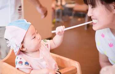 宝宝长牙睡不好觉吃什么,宝宝长牙会影响食欲和睡眠吗