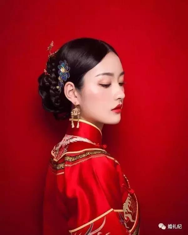 穿秀禾服新娘妆,新娘妆秀禾服发型短发简单教程