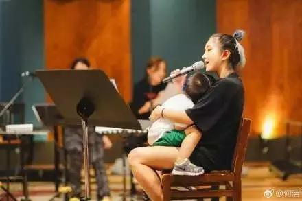 女人在婚姻里面应该保持什么姿态,女性在婚姻中应有的姿态