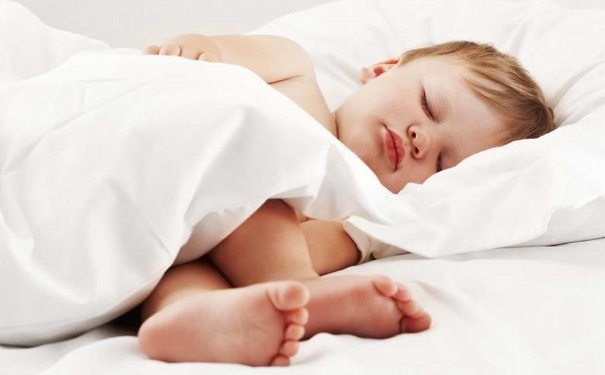 一岁宝宝半夜怎么喝奶,一岁三个月孩子晚上起来喝奶一次