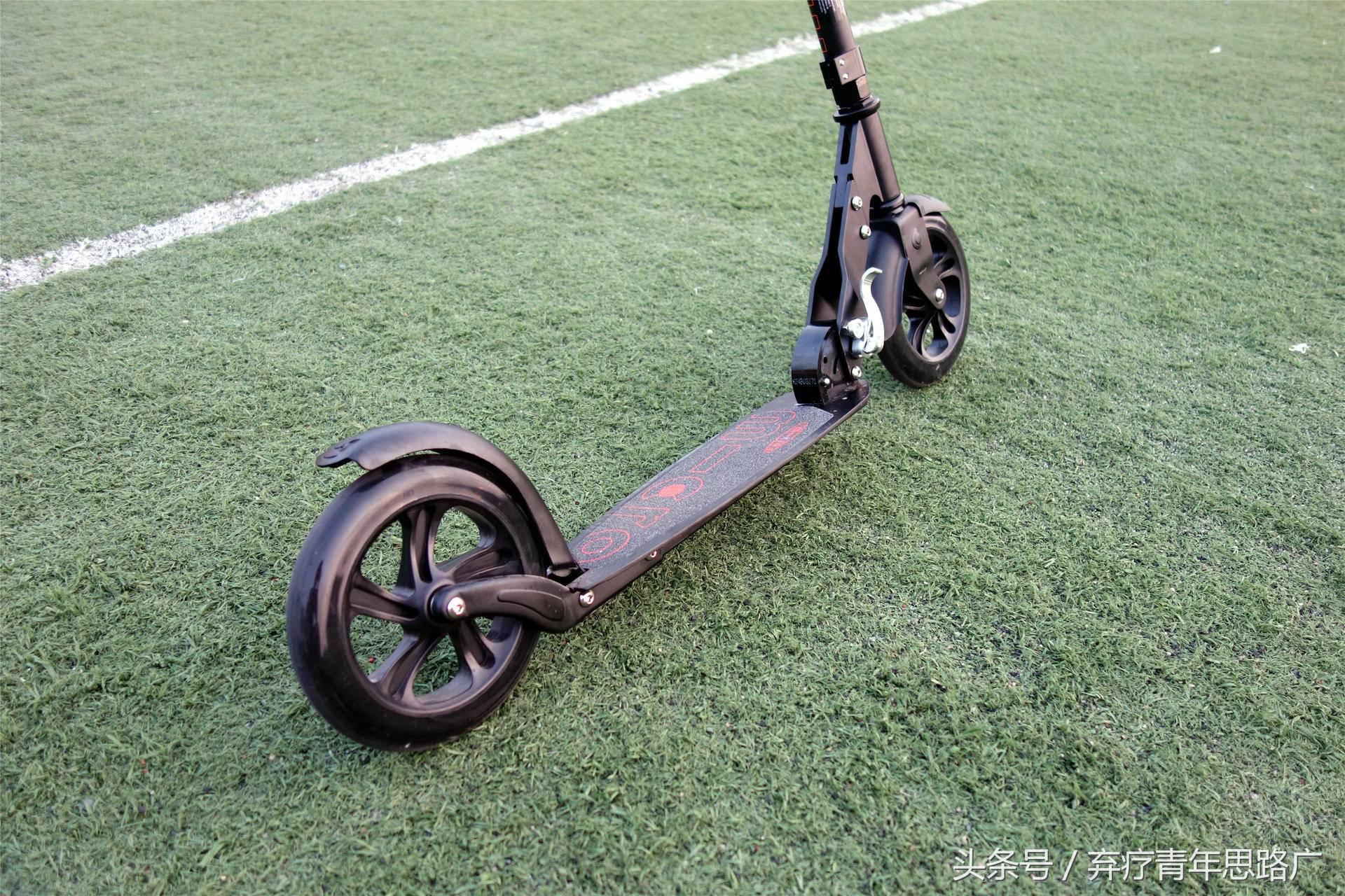 电动小型代步滑板车,高颜值电动代步滑板车