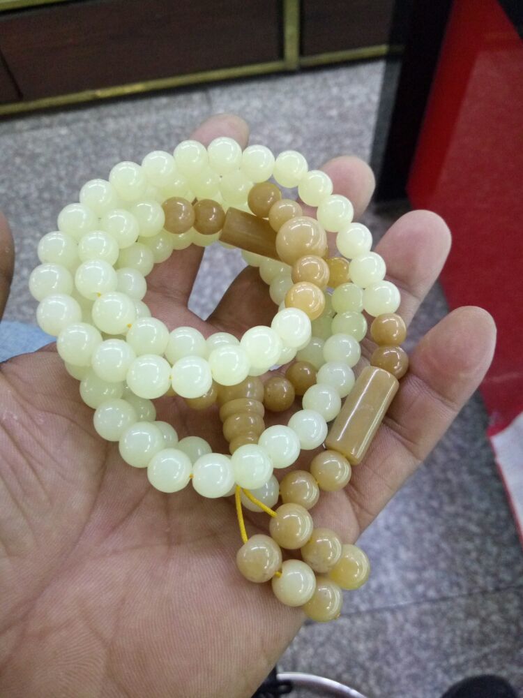 岫岩玉河磨和山料的区别,岫岩河磨玉属于和田玉吗