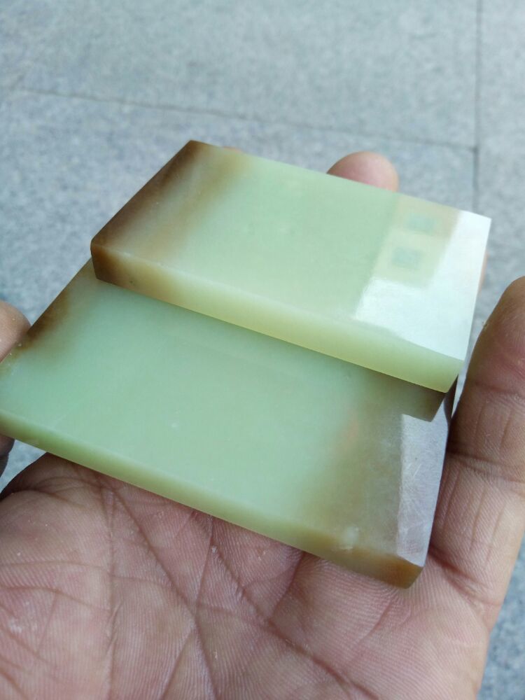 岫岩玉河磨和山料的区别,岫岩河磨玉属于和田玉吗