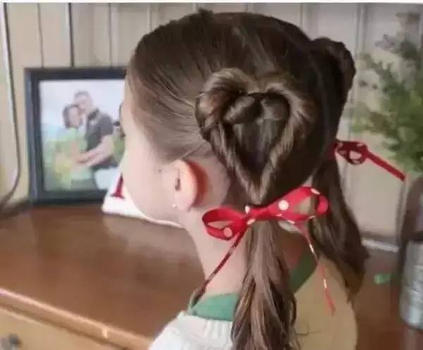宝妈儿童编发之个性马尾辫编法,超级简单的儿童编发
