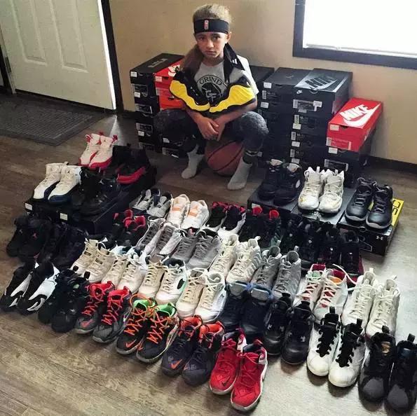 小女孩拥有第一双漂亮鞋子,七岁女孩球鞋