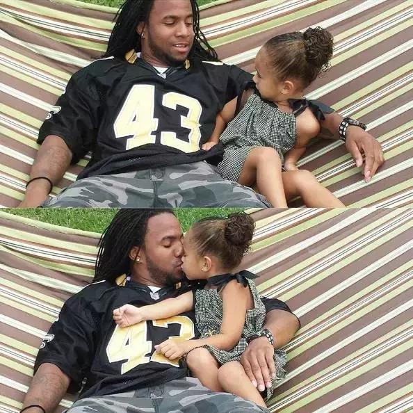 小女孩拥有第一双漂亮鞋子,七岁女孩球鞋