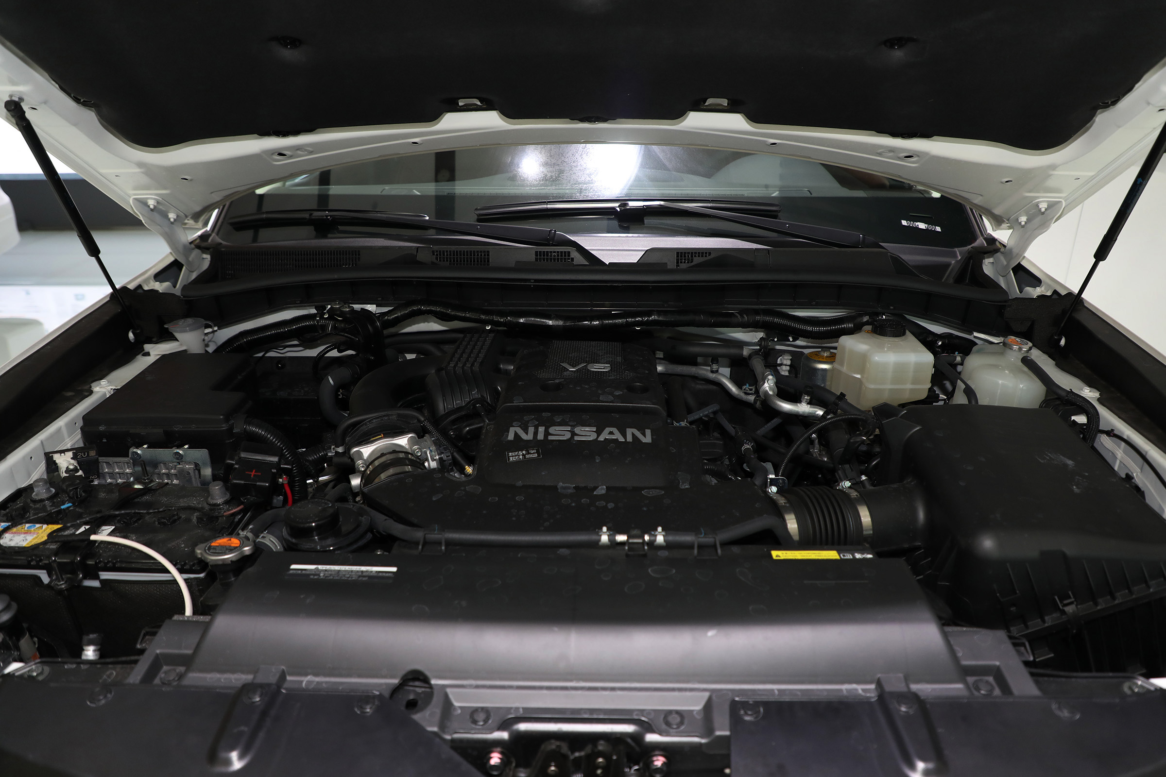 日产途乐4.0铂金版陆巡,日产途乐四驱越野不输牧马人