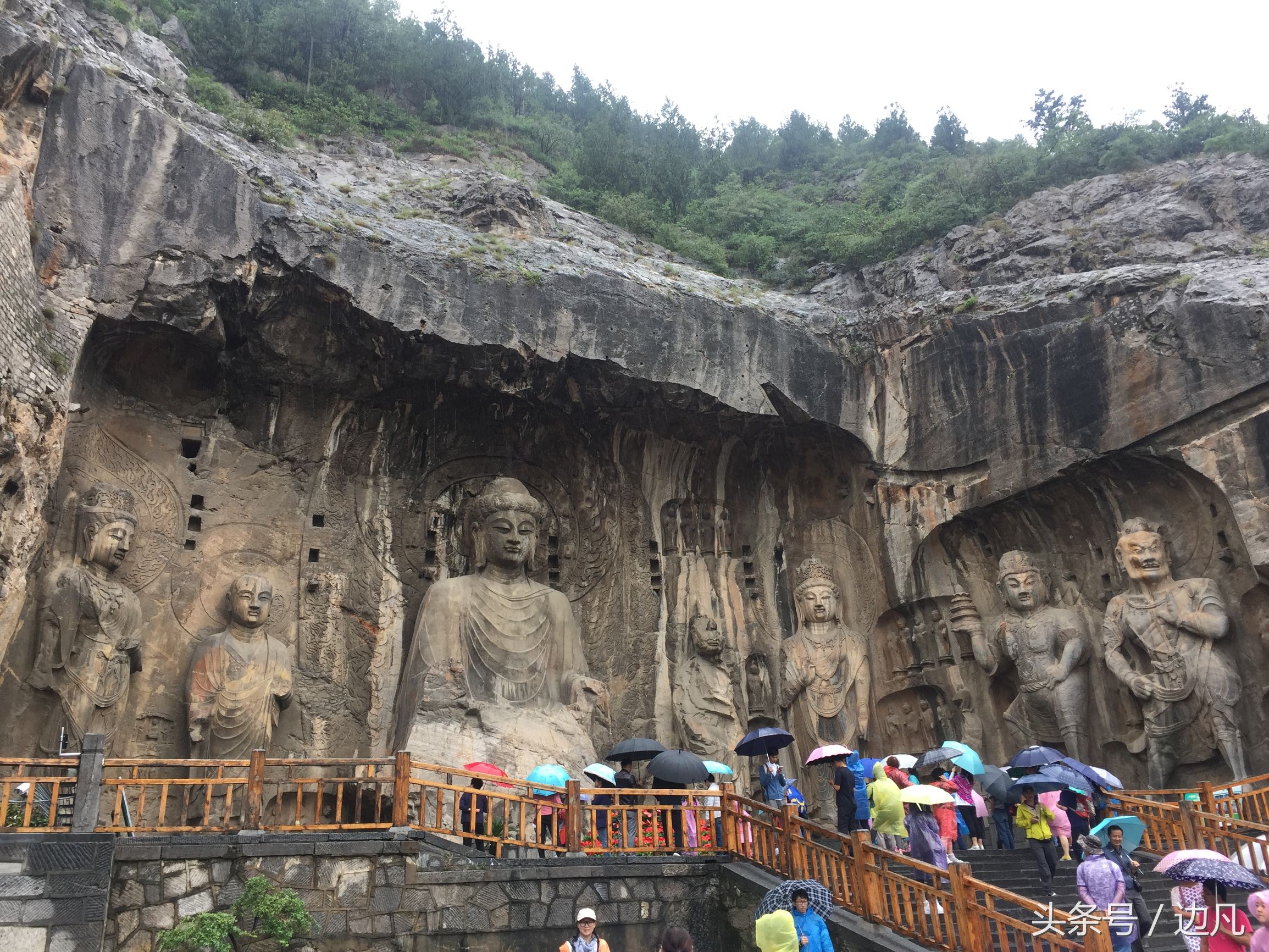 千年古都洛阳龙门石窟,被誉为东方维纳斯的是哪个石窟