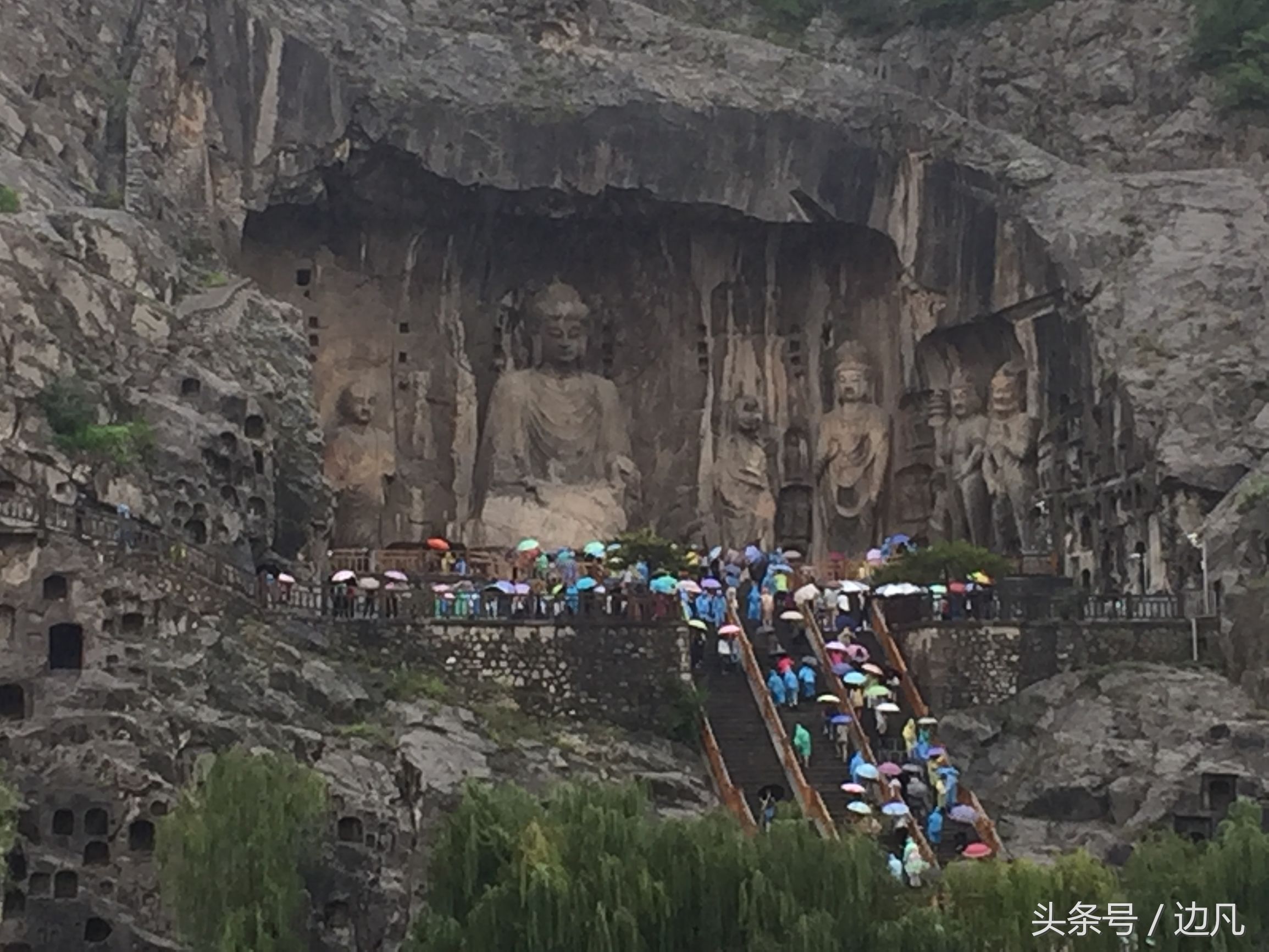 千年古都洛阳龙门石窟,被誉为东方维纳斯的是哪个石窟