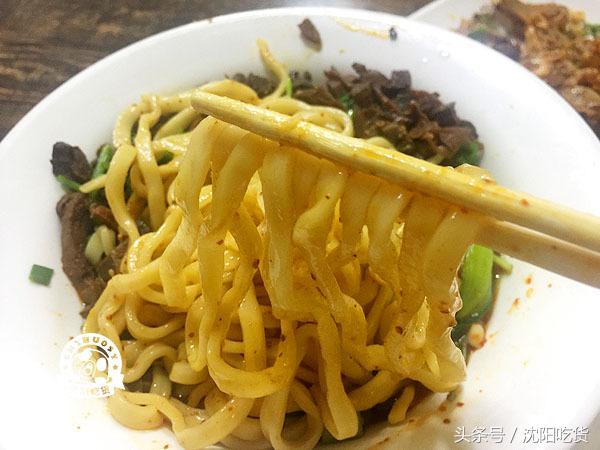 爱面条的秉性是改不了了，可是这自带吸管的大白梨你见过吗？