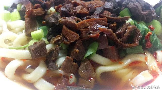 爱面条的秉性是改不了了，可是这自带吸管的大白梨你见过吗？