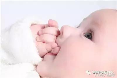 有一种瘾，叫“吃手”：如何戒掉孩子吃手的毛病？