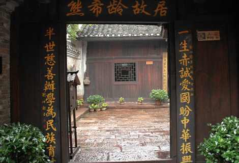 凤凰城沱江泛舟票价,悠然泛舟