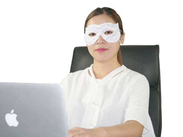 消眼袋有妙招四招摆脱泡泡眼,眼袋泡泡眼用什么眼霜好