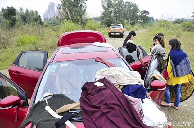 淘宝卖家秀试衣模特视频怎么拍的,淘宝卖家的模特都是自己拍的吗