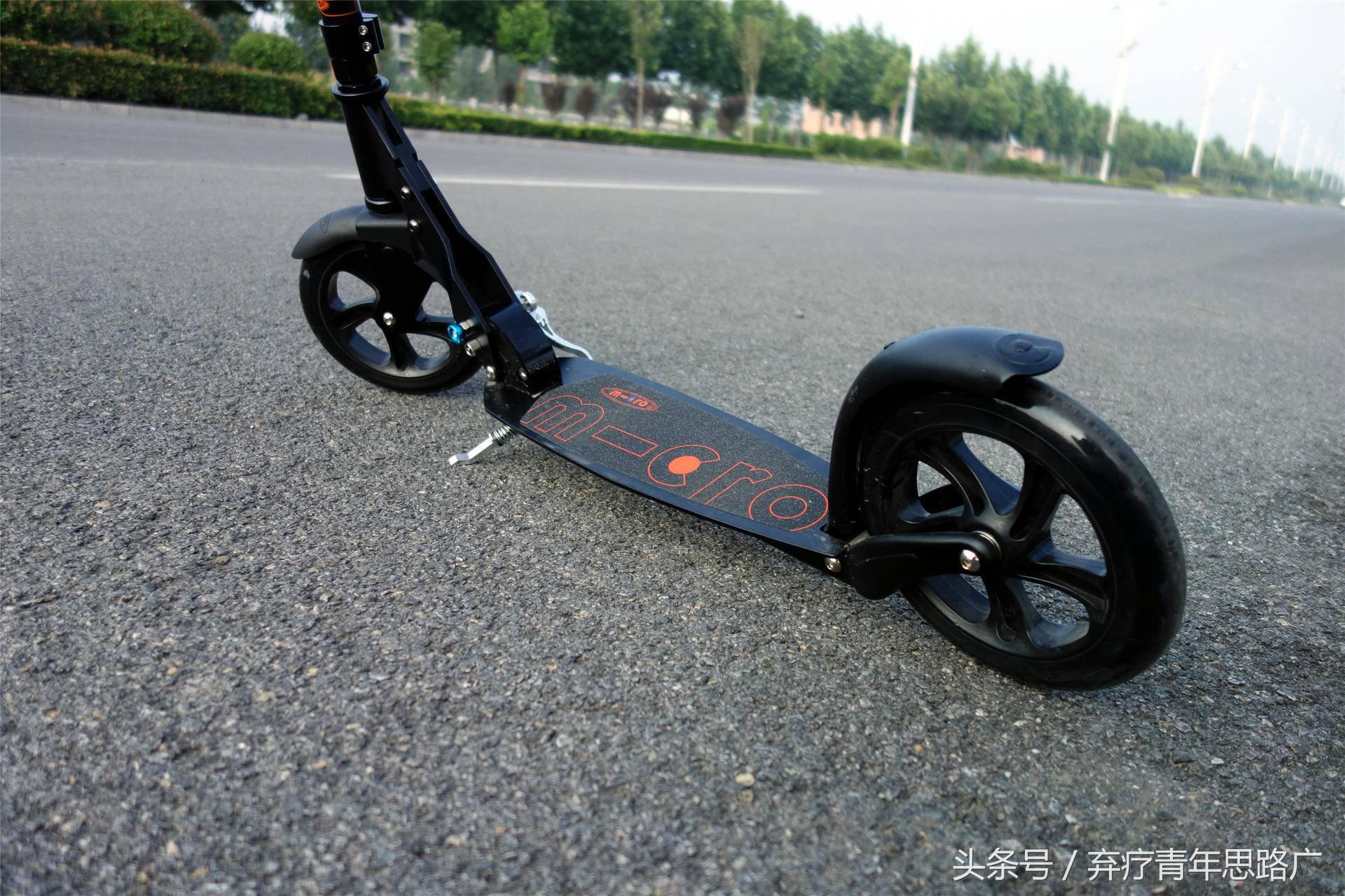 电动小型代步滑板车,高颜值电动代步滑板车