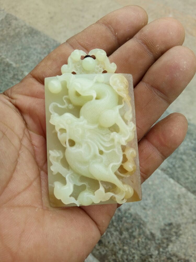 岫岩玉河磨和山料的区别,岫岩河磨玉属于和田玉吗