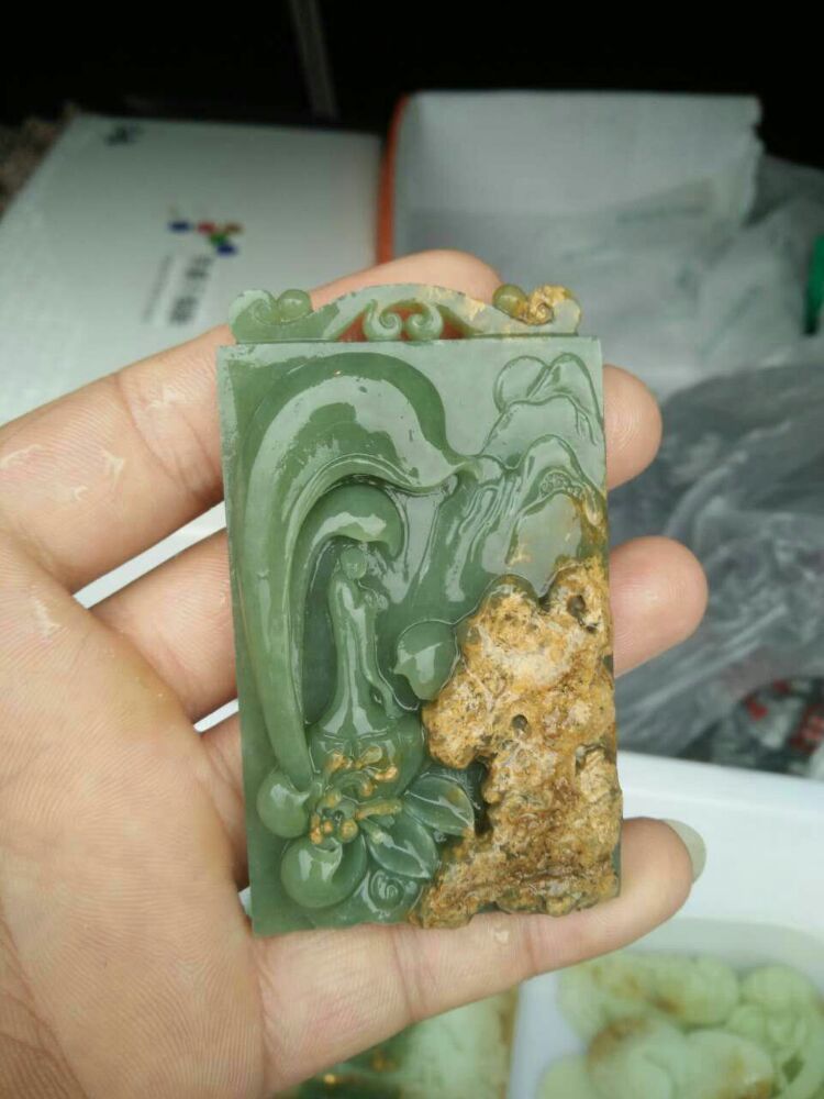 岫岩玉河磨和山料的区别,岫岩河磨玉属于和田玉吗