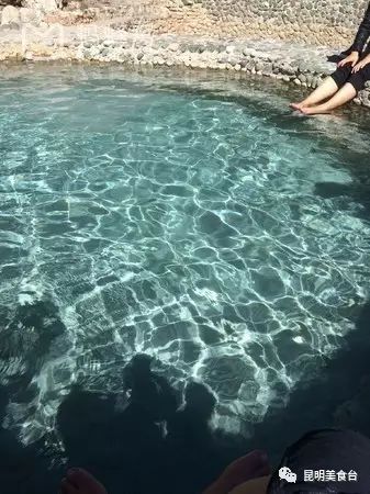 云南最神秘的六个野温泉，峡谷弥漫雾气小鱼咬脚，车底盘常常被刮