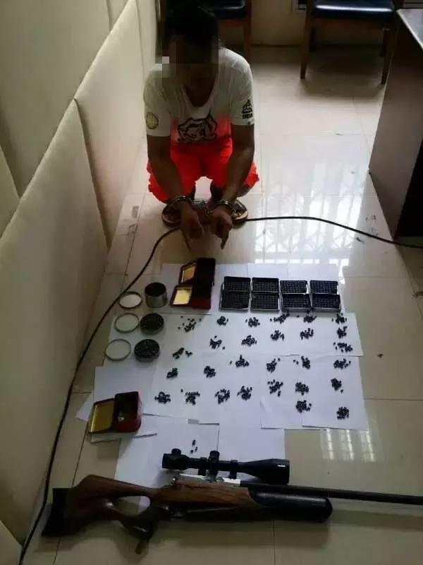 8岁男孩为父亲捐骨髓感悟,10岁男孩为捐髓救父1天吃5顿