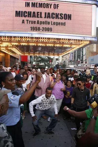 迈克尔杰克逊从黑到白全部过程,迈克尔杰克逊最后一次登场完整版