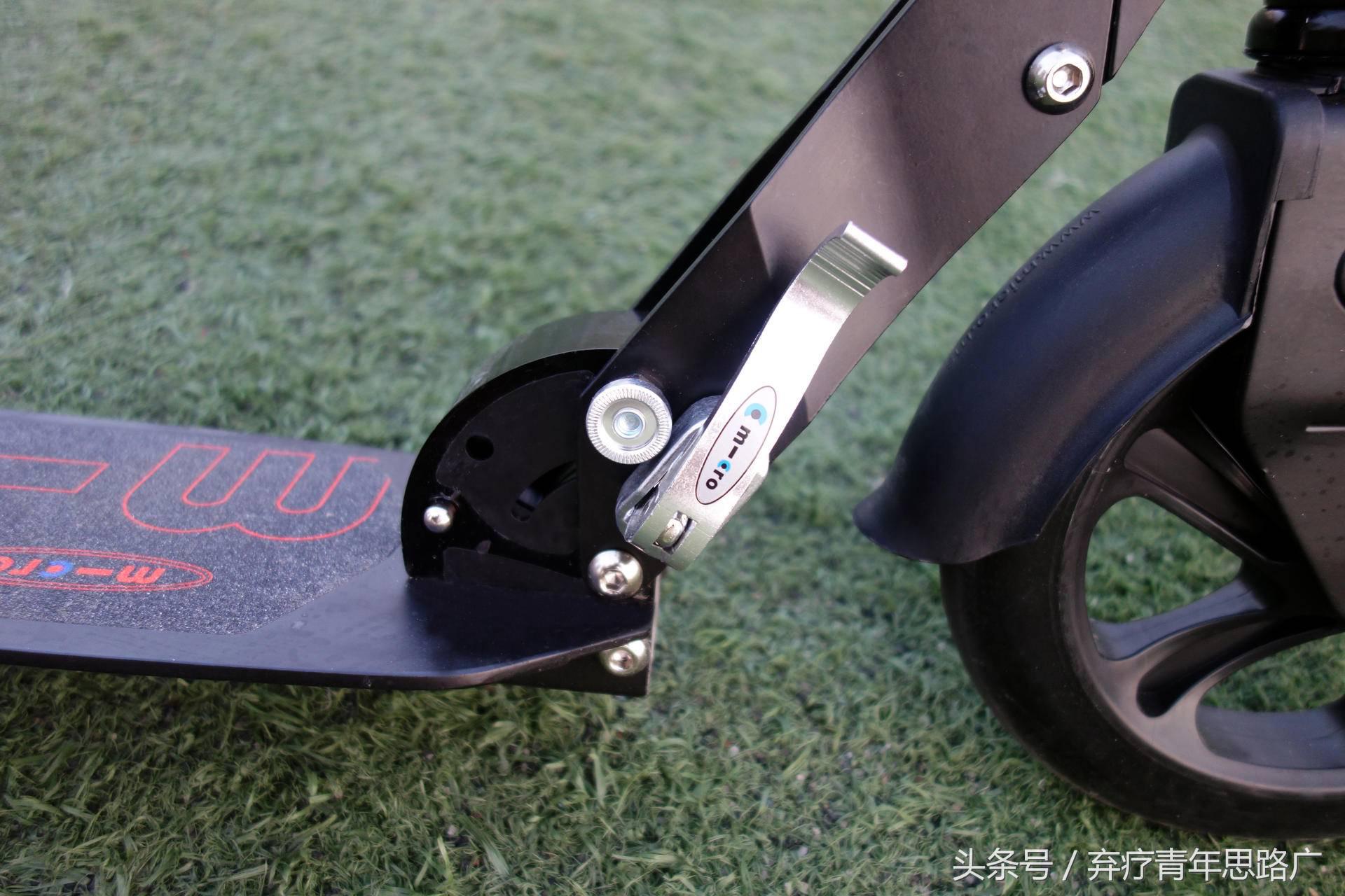 电动小型代步滑板车,高颜值电动代步滑板车