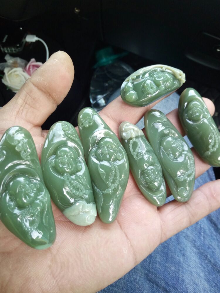 岫岩玉河磨和山料的区别,岫岩河磨玉属于和田玉吗