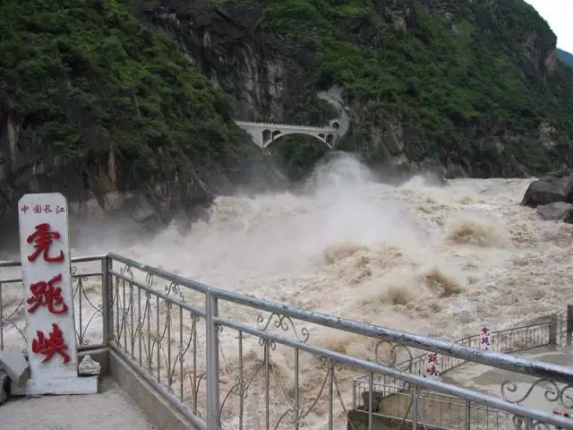 虎跳峡的震撼,虎跳峡惊险之旅