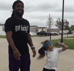 小女孩拥有第一双漂亮鞋子,七岁女孩球鞋