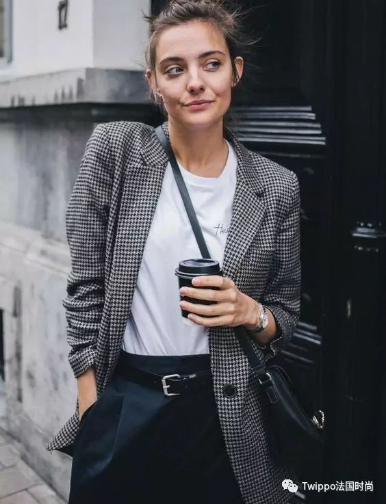 今年流行格纹西装还是纯色的,复古西装格纹西装哪个好看