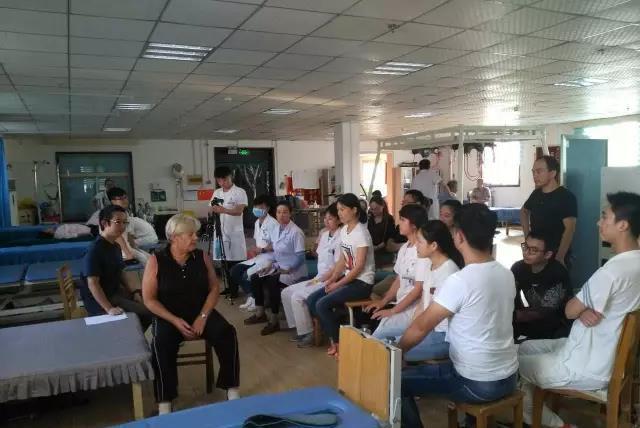 康复师教你中老年人如何保护膝盖,开封治疗颈椎腰椎