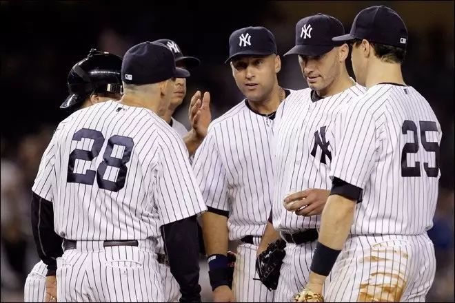 「怎么把你爸的帽子带出来了？真土」说这话的人才是真土鳖