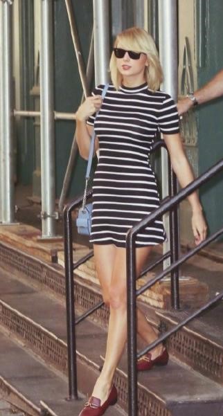 taylorswift霉霉看篮球,taylorswift霉霉紫色裙子