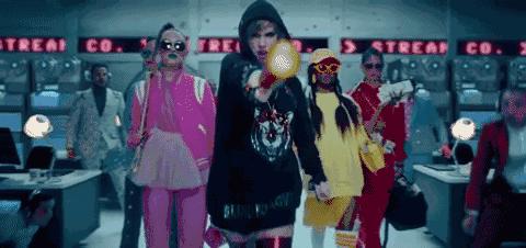 今年流行格纹西装还是纯色的,复古西装格纹西装哪个好看