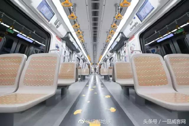 成都2015地铁广告,别人家的地铁