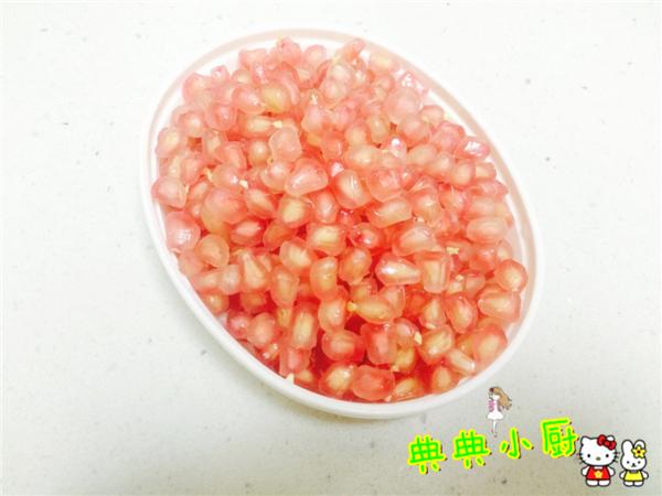 学会这招教你快速剥出完整石榴,石榴如何剥可以粒粒分明